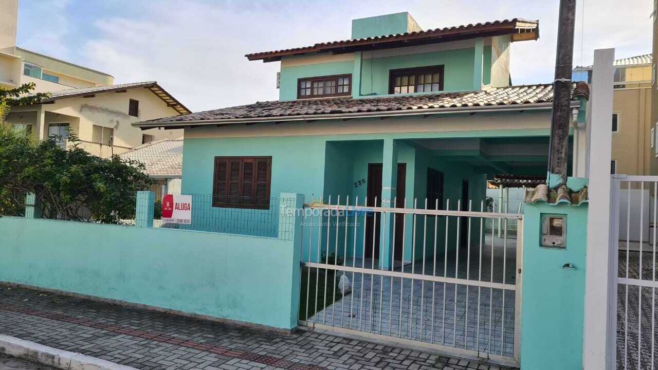 House for vacation rental in Bombinhas (Praia de Bombas)