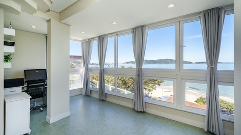 Casa alto padrão na beira mar de Zimbros para 12 pessoas