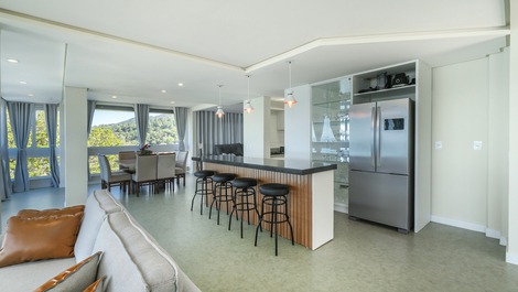 Casa alto padrão na beira mar de Zimbros para 12 pessoas