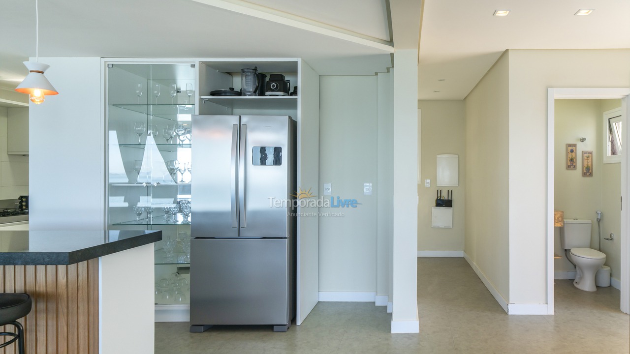 Casa para aluguel de temporada em Bombinhas (Praia de Zimbros)