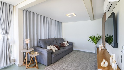 Casa alto padrão na beira mar de Zimbros para 12 pessoas