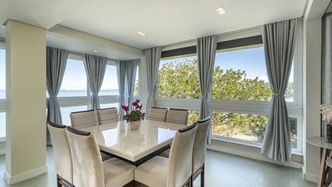 Casa alto padrão na beira mar de Zimbros para 12 pessoas