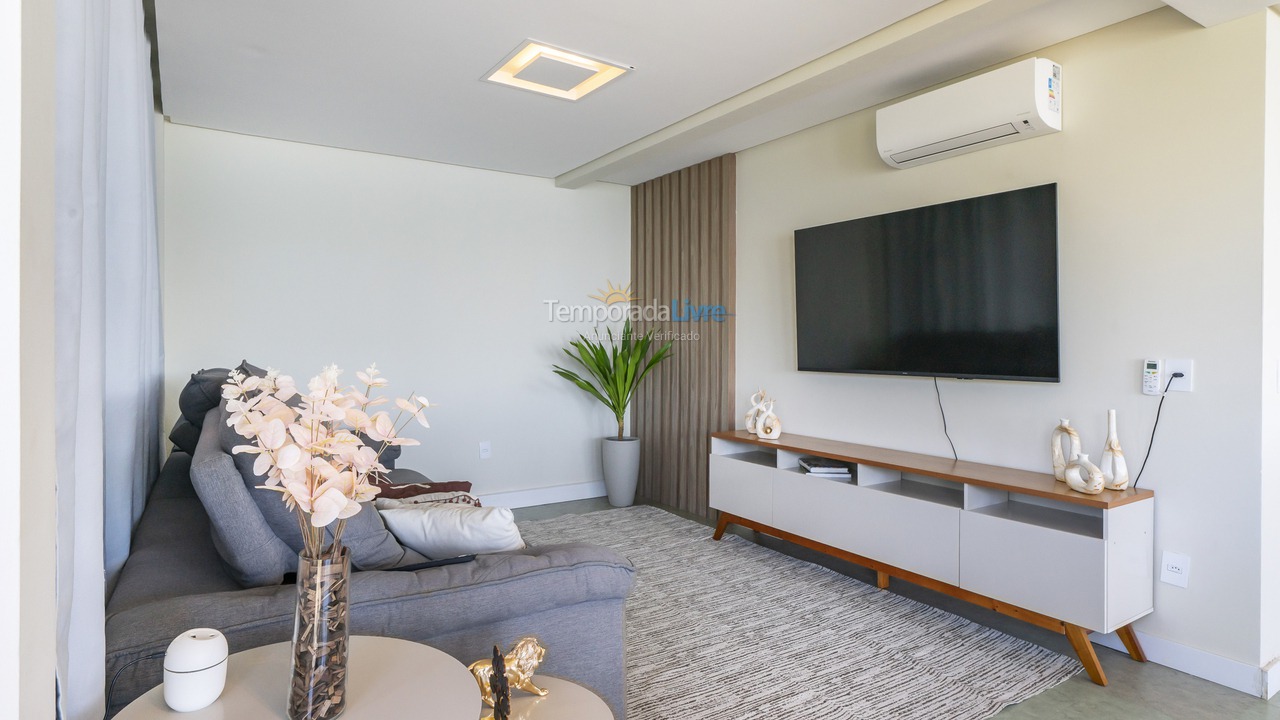 Casa para aluguel de temporada em Bombinhas (Praia de Zimbros)