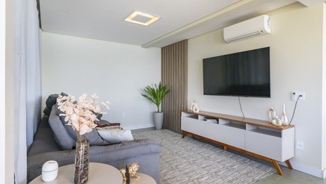 Casa alto padrão na beira mar de Zimbros para 12 pessoas