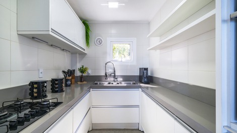 Casa alto padrão na beira mar de Zimbros para 12 pessoas