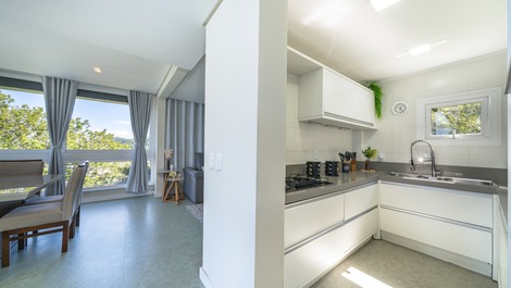 Casa alto padrão na beira mar de Zimbros para 12 pessoas