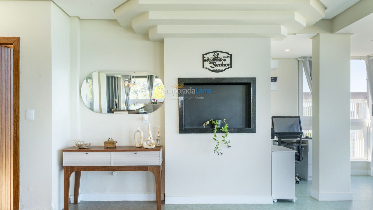 Casa para aluguel de temporada em Bombinhas (Praia de Zimbros)