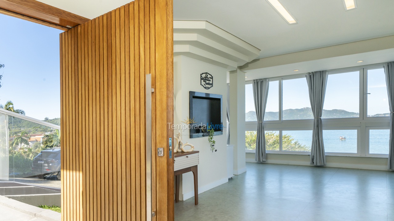 Casa para aluguel de temporada em Bombinhas (Praia de Zimbros)