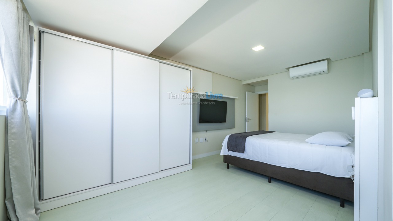 Casa para aluguel de temporada em Bombinhas (Praia de Zimbros)