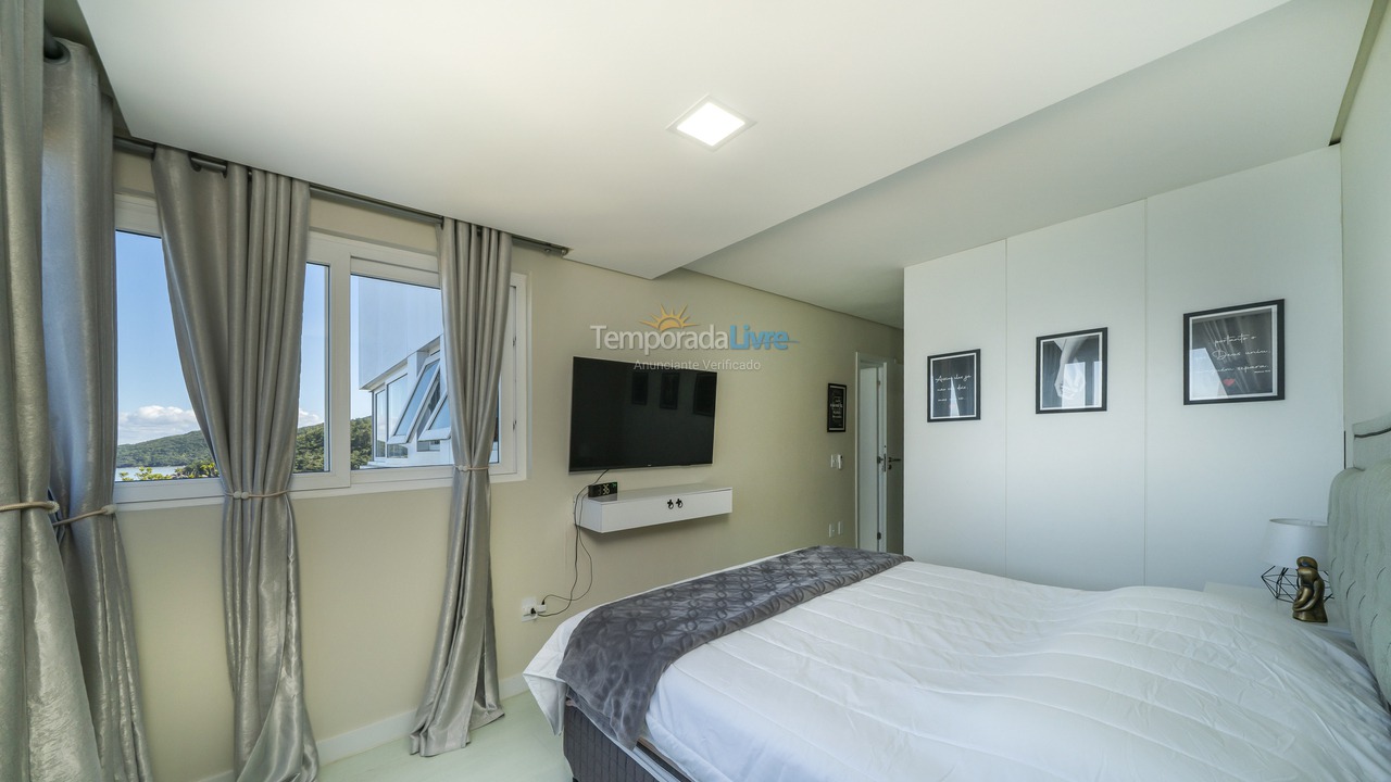 Casa para aluguel de temporada em Bombinhas (Praia de Zimbros)