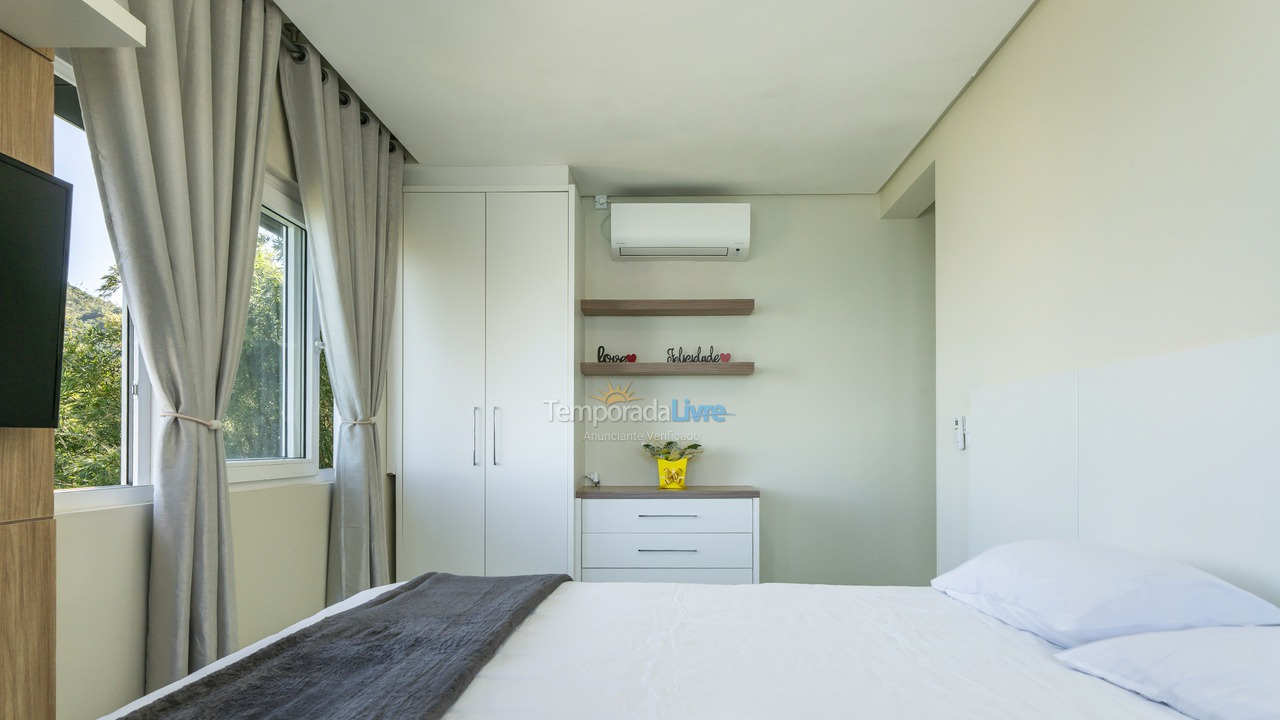 Casa para aluguel de temporada em Bombinhas (Praia de Zimbros)