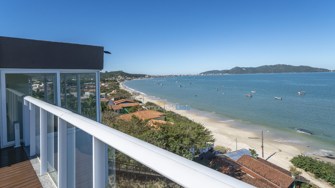 Casa para aluguel de temporada em Bombinhas (Praia de Zimbros)