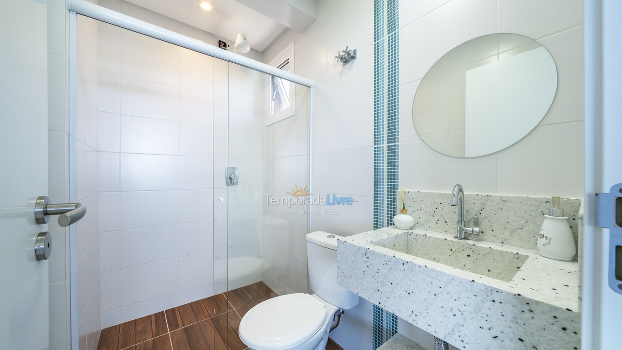 Casa para aluguel de temporada em Bombinhas (Praia de Zimbros)