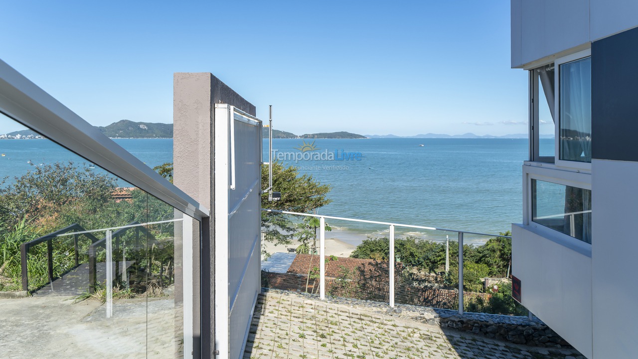 Casa para aluguel de temporada em Bombinhas (Praia de Zimbros)