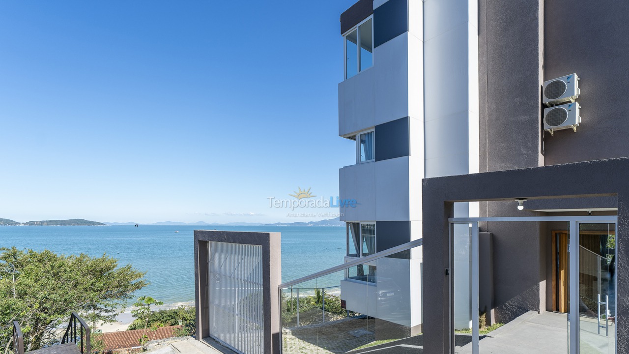 Casa para aluguel de temporada em Bombinhas (Praia de Zimbros)