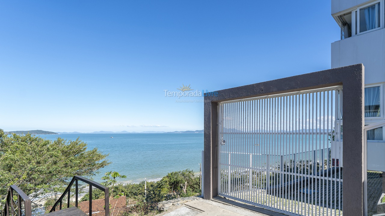 Casa para aluguel de temporada em Bombinhas (Praia de Zimbros)