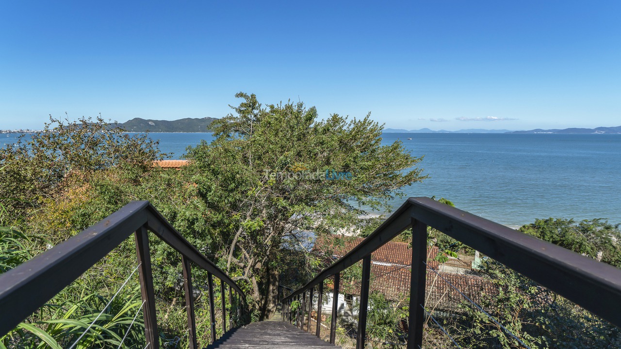 Casa para aluguel de temporada em Bombinhas (Praia de Zimbros)