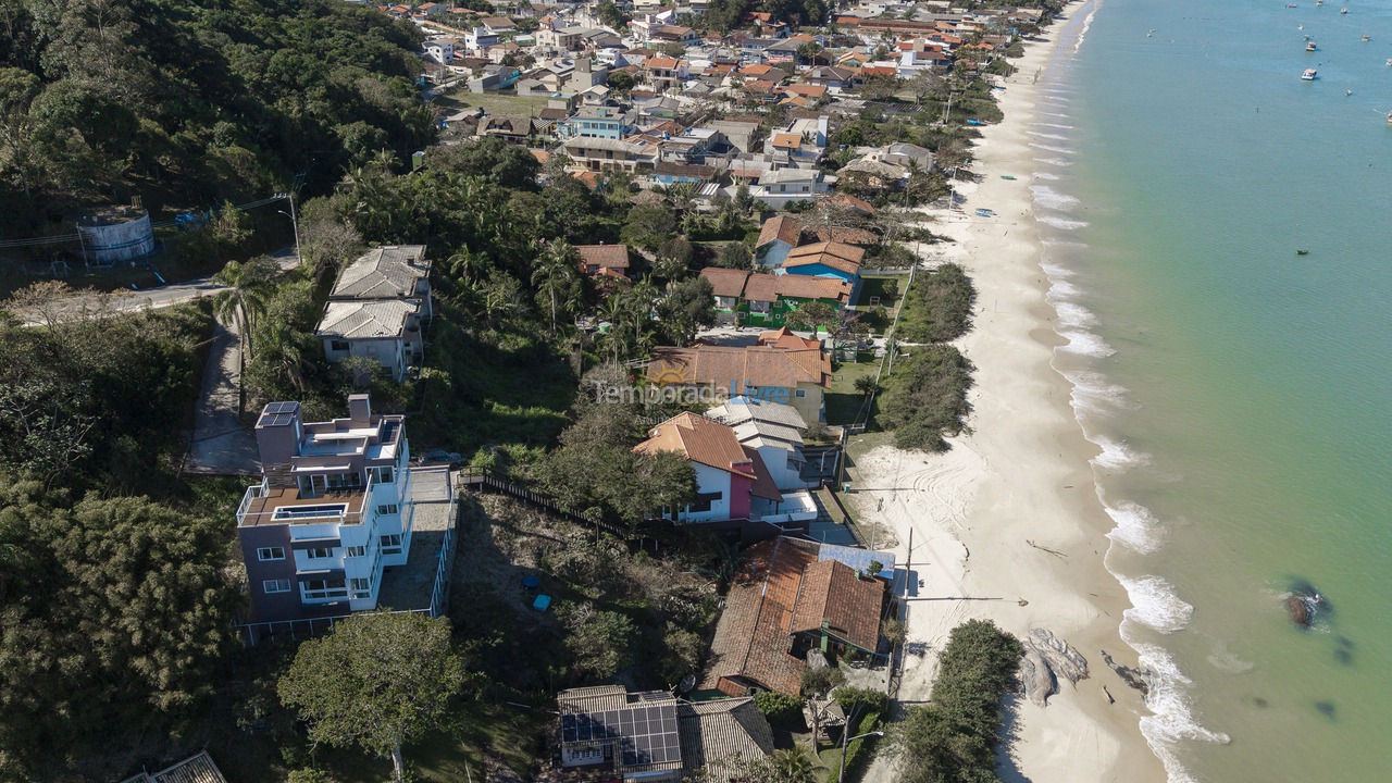 Casa para aluguel de temporada em Bombinhas (Praia de Zimbros)