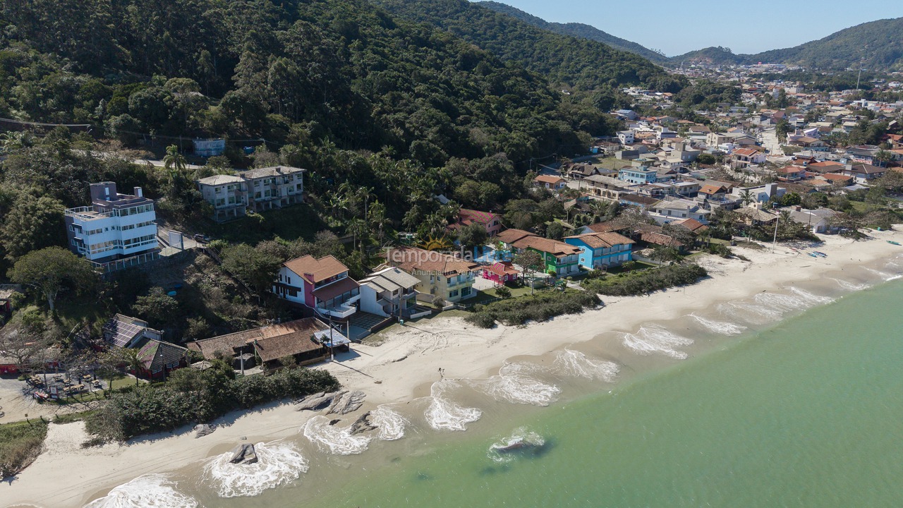 Casa para aluguel de temporada em Bombinhas (Praia de Zimbros)