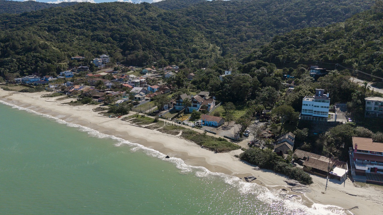Casa para aluguel de temporada em Bombinhas (Praia de Zimbros)