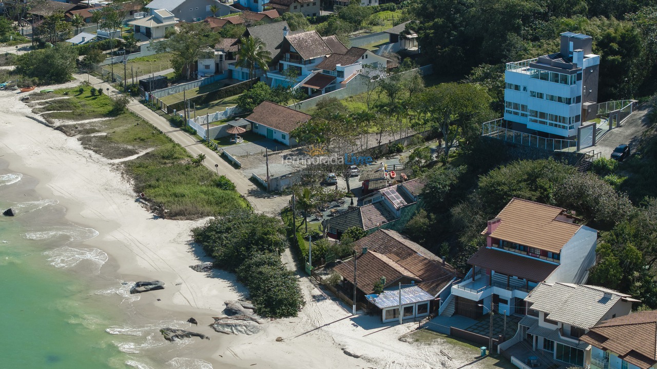 Casa para aluguel de temporada em Bombinhas (Praia de Zimbros)