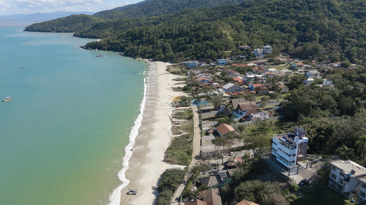 Casa para aluguel de temporada em Bombinhas (Praia de Zimbros)