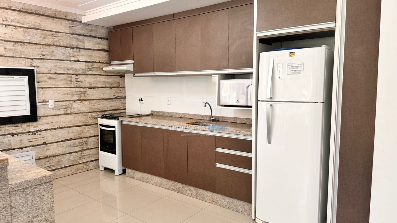 Apartamento para aluguel de temporada em Bombinhas (Praia de Bombas)