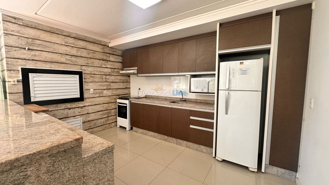 Apartamento para aluguel de temporada em Bombinhas (Praia de Bombas)