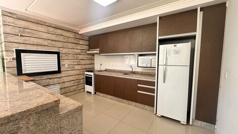 Lindo apto de 3 dormitórios para 9 pessoas em Bombas