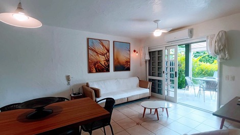 Baleia, 5 people, 2 bedrooms, shared pool, beach service, 2 spaces