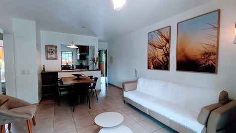 Baleia, 5 people, 2 bedrooms, shared pool, beach service, 2 spaces