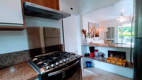 Baleia, 5 people, 2 bedrooms, shared pool, beach service, 2 spaces