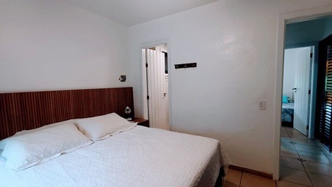 Baleia, 5 people, 2 bedrooms, shared pool, beach service, 2 spaces