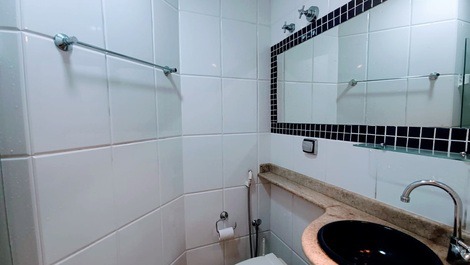 Baleia, 5 people, 2 bedrooms, shared pool, beach service, 2 spaces