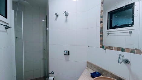 Baleia, 5 people, 2 bedrooms, shared pool, beach service, 2 spaces