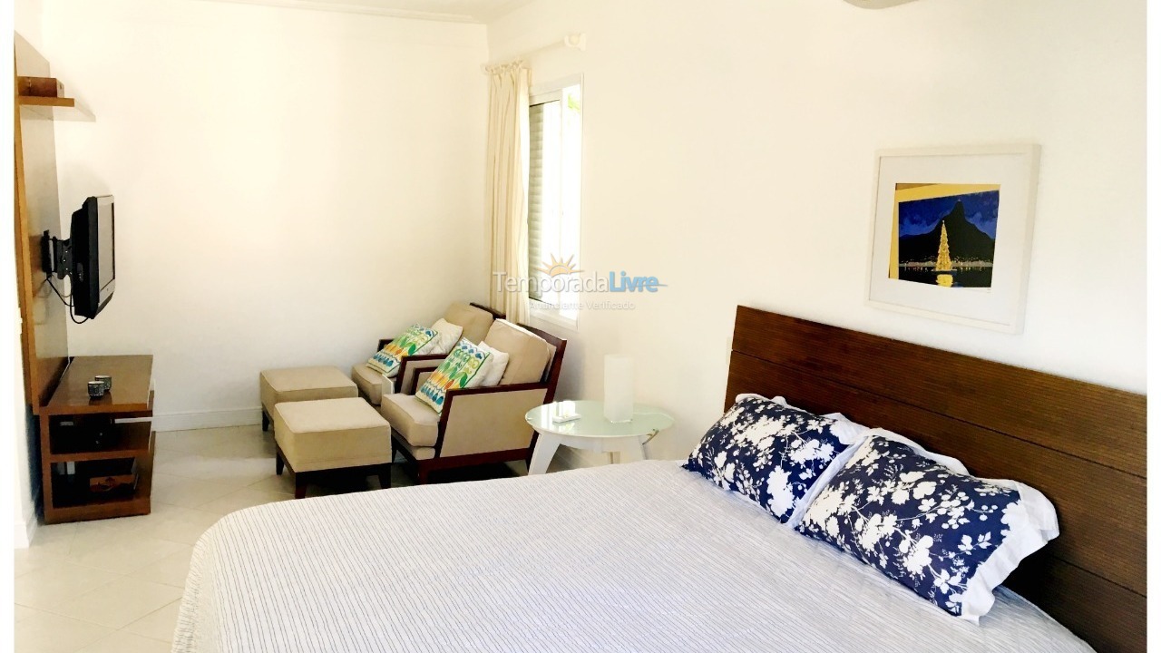 Casa para alquiler de vacaciones em São Sebastião (Praia da Baleia Condomínio Baleares)