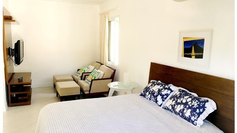 Baleia, 10 personas, 5 suites, piscina privada, espacio gourmet.