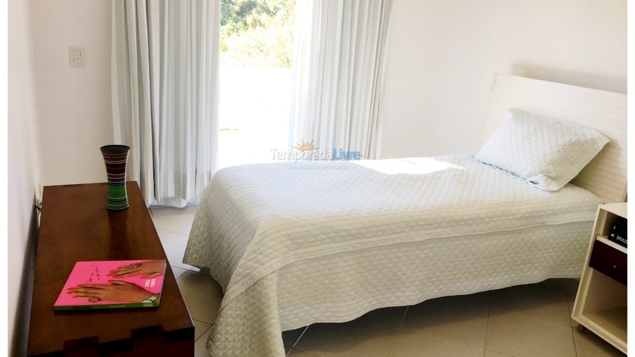 Casa para alquiler de vacaciones em São Sebastião (Praia da Baleia Condomínio Baleares)