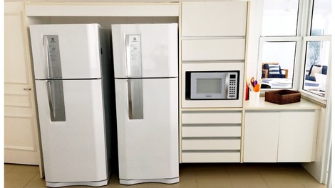 Baleia, 10 personas, 5 suites, piscina privada, espacio gourmet.