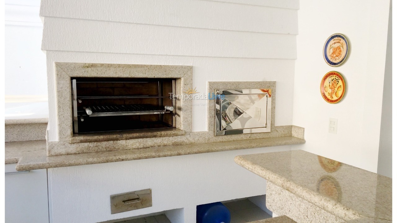 Casa para alquiler de vacaciones em São Sebastião (Praia da Baleia Condomínio Baleares)