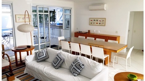 Baleia, 10 personas, 5 suites, piscina privada, espacio gourmet.