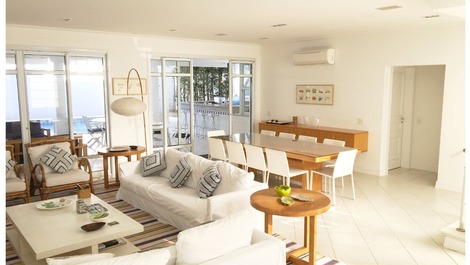 Baleia, 10 personas, 5 suites, piscina privada, espacio gourmet.