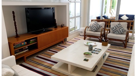 Baleia, 10 personas, 5 suites, piscina privada, espacio gourmet.