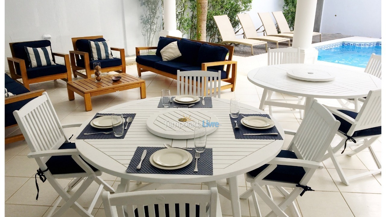 Casa para alquiler de vacaciones em São Sebastião (Praia da Baleia Condomínio Baleares)