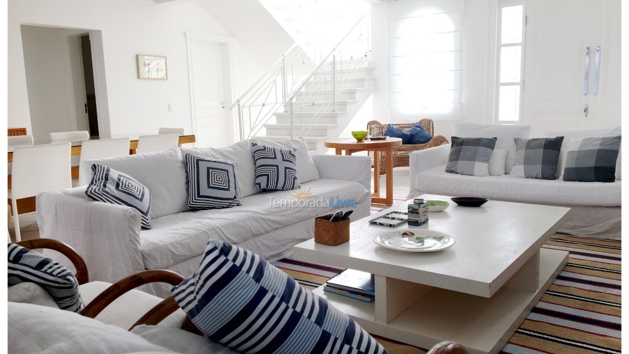 Casa para alquiler de vacaciones em São Sebastião (Praia da Baleia Condomínio Baleares)