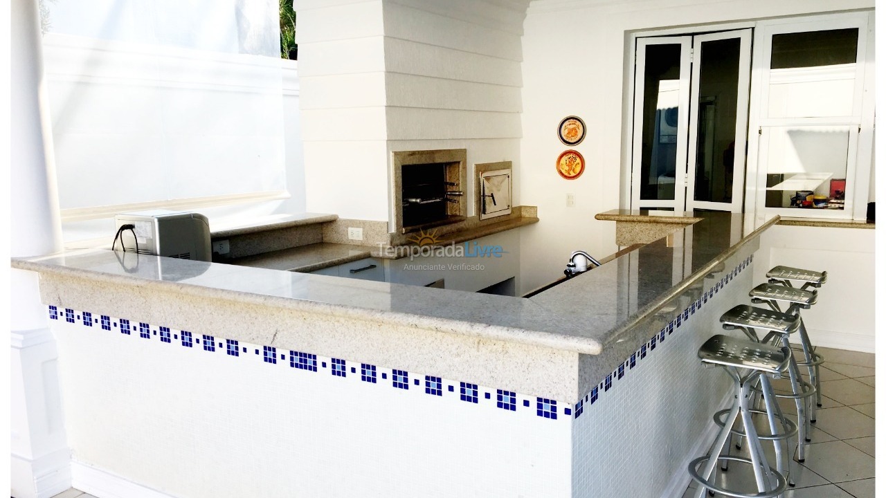 Casa para alquiler de vacaciones em São Sebastião (Praia da Baleia Condomínio Baleares)