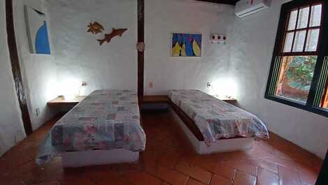 Frente ao mar, pé na areia, 4 quartos, Praia da Baleia, vista mar