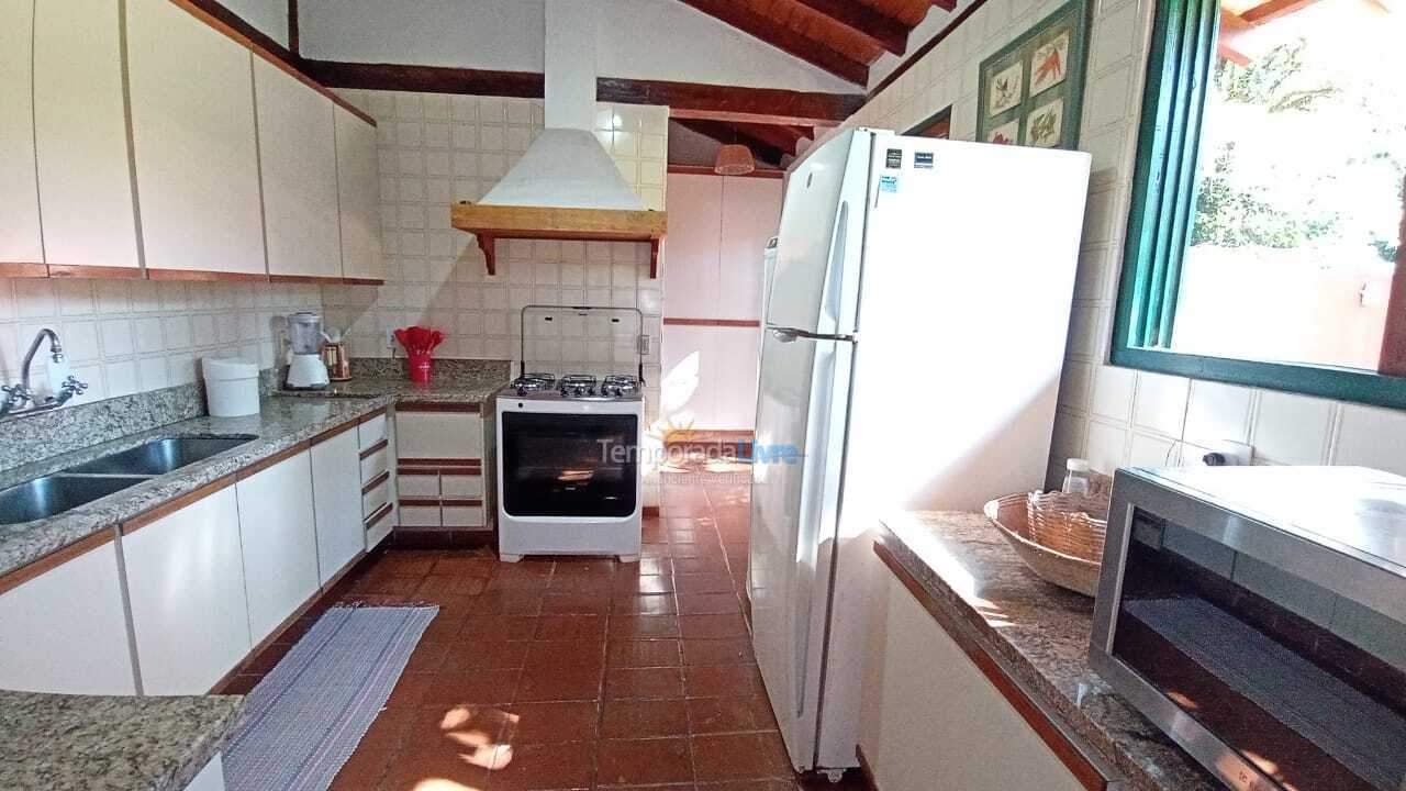 Casa para aluguel de temporada em São Sebastião (Praia da Baleia)