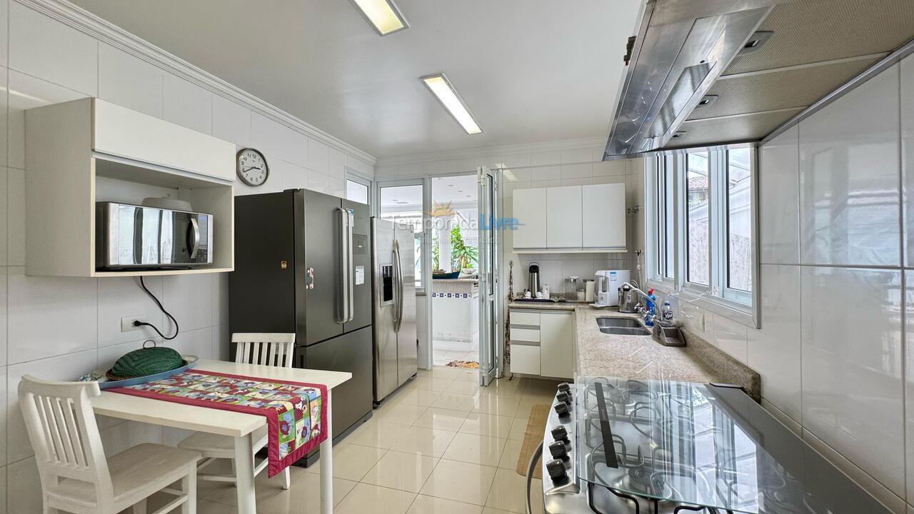 House for vacation rental in São Sebastião (Praia da Baleia)