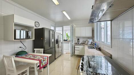 Baleia, rental, 4 suites, pool, barbecue, high standard